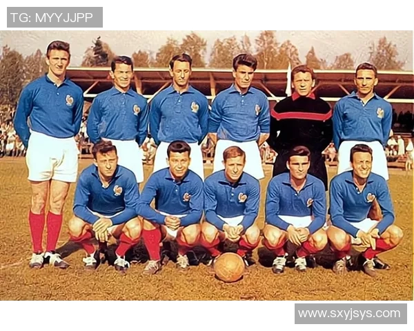 白人和黑人足球明星的传奇搭档与球场上的精彩瞬间 白人和黑人足球明星的传奇搭档与球场上的精彩瞬间