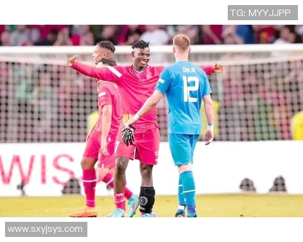 当普通明星与足球明星同台竞技，谁能赢得观众的心与热情